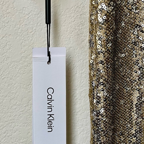 Calvin Klein Women’s Size 8 Shimmering V Neckline Gold Sequin 3/4 Sleeve Dress - Picture 13 of 16